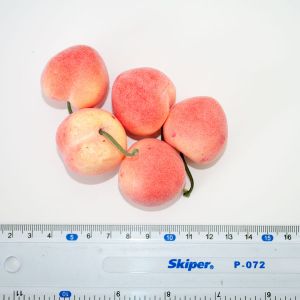 Персик великий