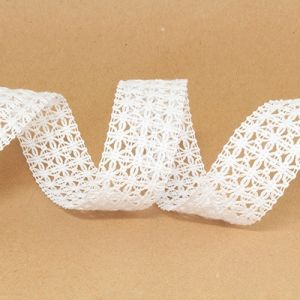 Кружевная тесьма машинного плетения белая 2,5 см.