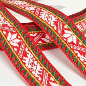 Жаккардовая лента 2,5 см №843 белый с зеленым орнаментом на красном