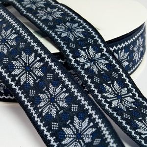 Жаккардовая лента 2.5 см №871 геометрический белый орнамент на темно-синем