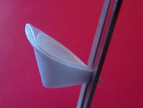 Шпильки з атласних стрічок: як зробити пелюстку канзаши